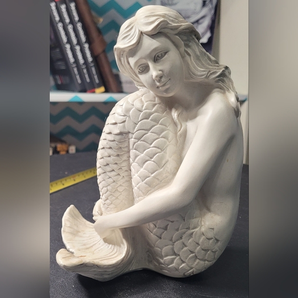 Resin Mermaid Figurine - Picture 1 of 5